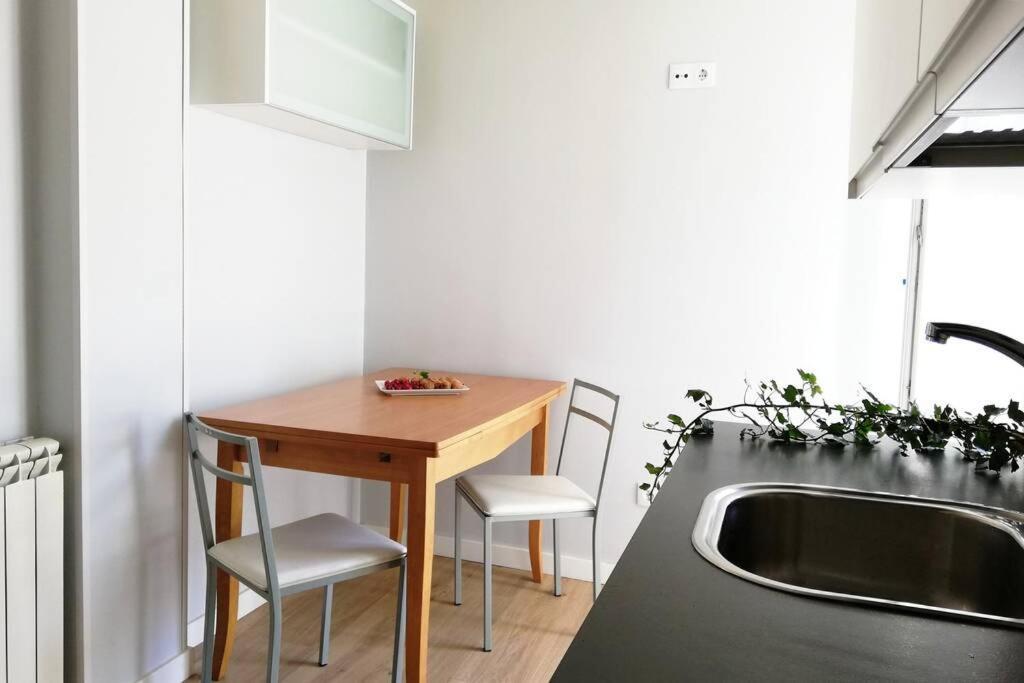 Apartamento COBEXO. Moderno y luminoso en el centro de Jaca Exterior foto